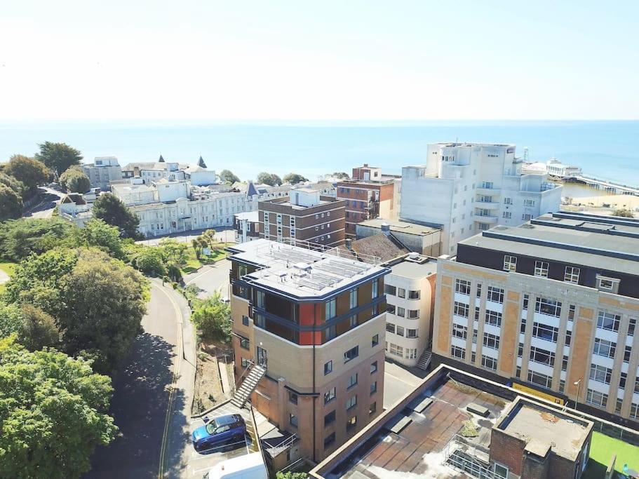 The Pad By The Beach Penthouse Apartment With Sunset And City Views Bournemouth Eksteriør billede