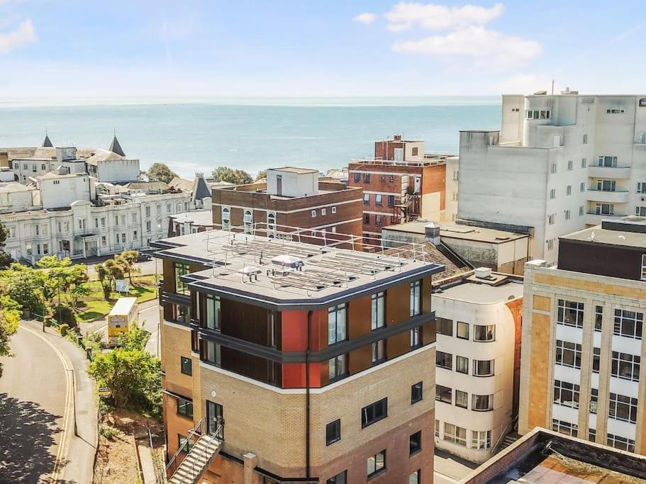 The Pad By The Beach Penthouse Apartment With Sunset And City Views Bournemouth Eksteriør billede