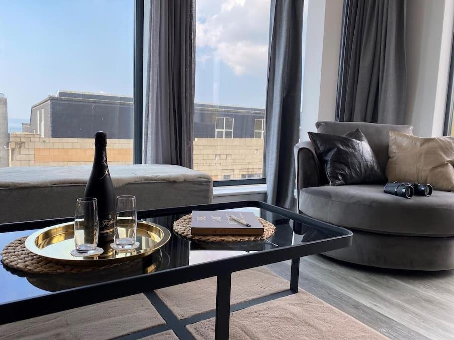 The Pad By The Beach Penthouse Apartment With Sunset And City Views Bournemouth Eksteriør billede