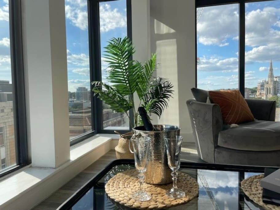 The Pad By The Beach Penthouse Apartment With Sunset And City Views Bournemouth Eksteriør billede